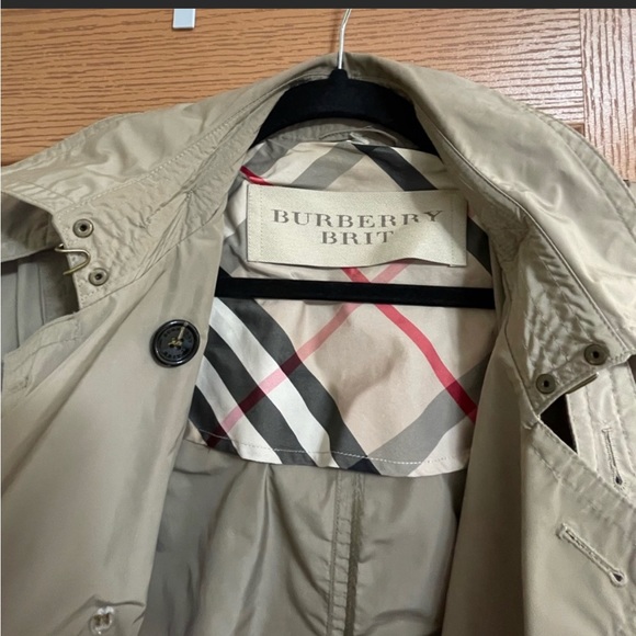 🎉SOLD🎉LIKE NEW BURBERRY BRIT RAIN TRENCH COAT SZ 10/12 - Picture 2 of 11